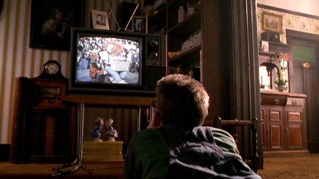 File:Richard Langly watches television.jpg