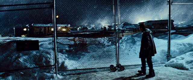 File:2502 Bellflower Road gate.jpg