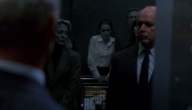 File:ElevatorGreyPeople.jpg