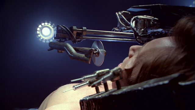 File:Saw going down.jpg