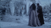 3x19 SnowingmeetsGlinda.png