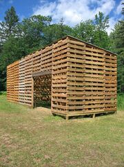 Woodslatshed