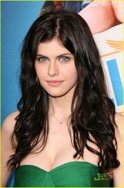 Alexandra-daddario-hp-premiere-05