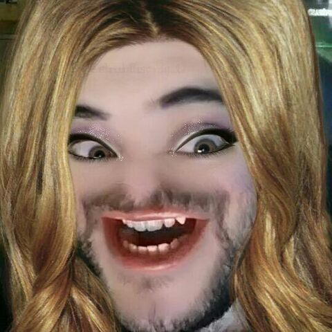 Archivo:Alexaelcapo.jpg
