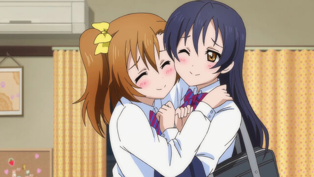 File:HonoUmiHug.jpg