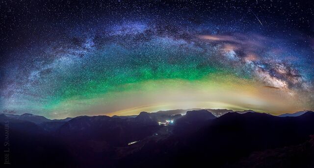 File:Spaceeeee.jpg