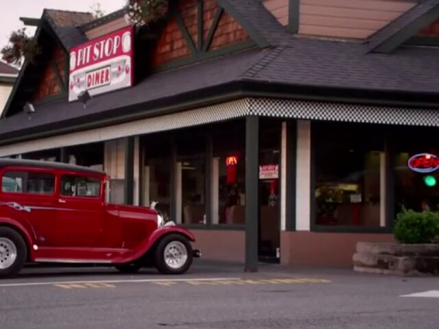 File:Pitstop Diner.jpg