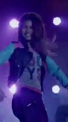File:Zoey Stevens dancing (9).jpg