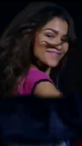 File:Zoey Stevens dancing (13).jpg