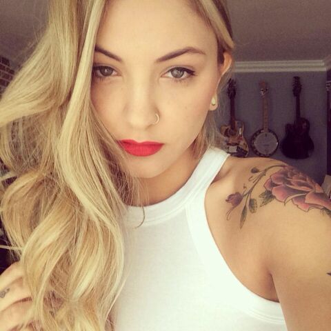 File:Julia Michaels.jpg