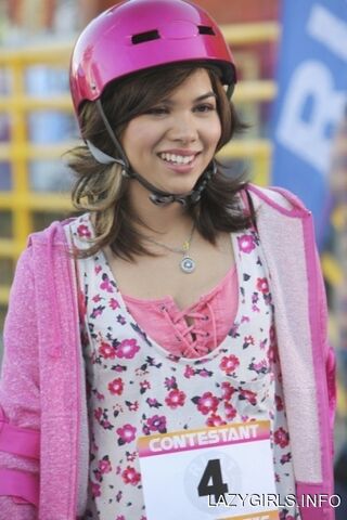 File:Hayley kiyoko zeke and luther skater girl island still LgFKhkn sized.jpg
