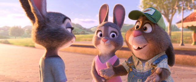 File:Zootopia Judy w parents.jpg